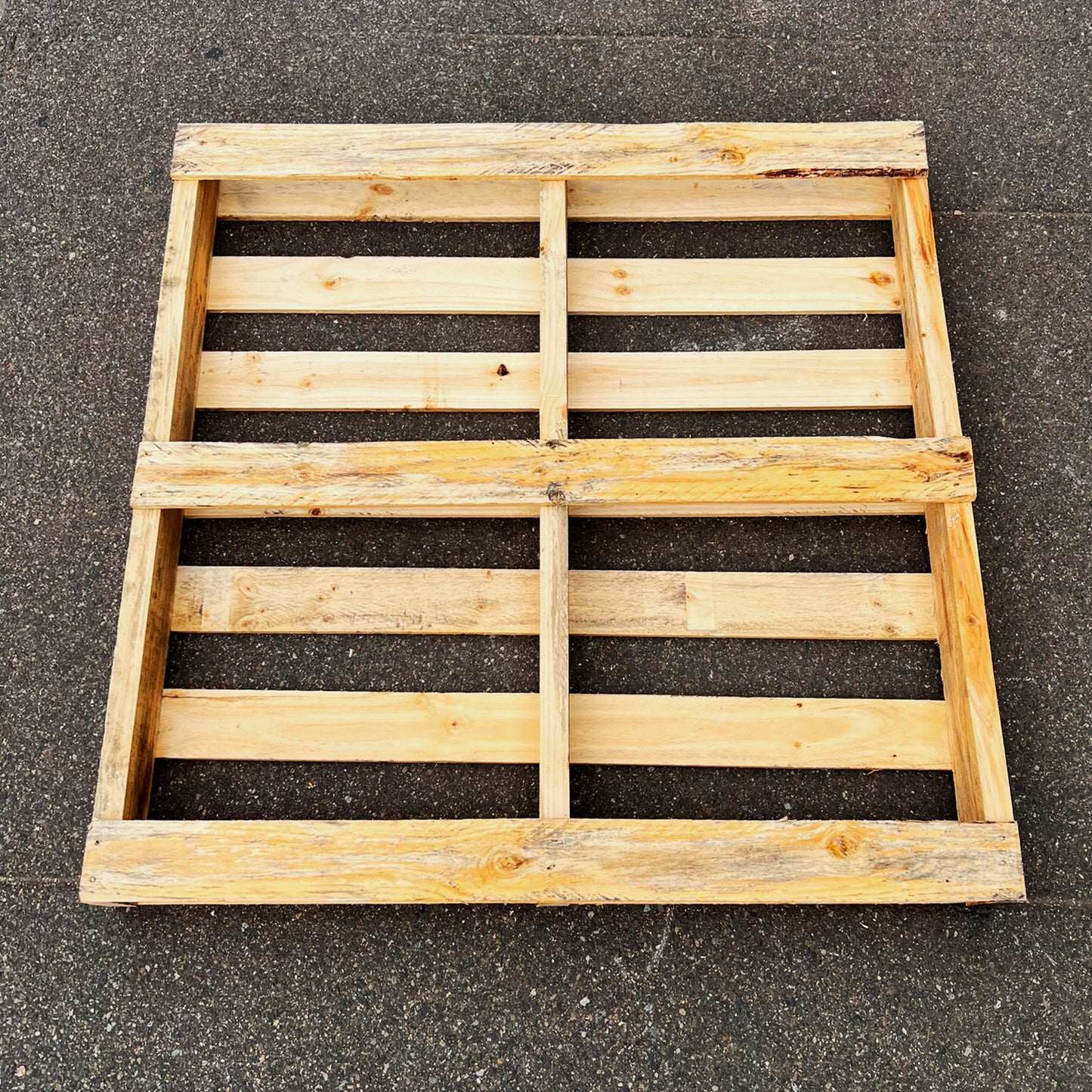 Lightweight Australian standard pallet from Top Pallets