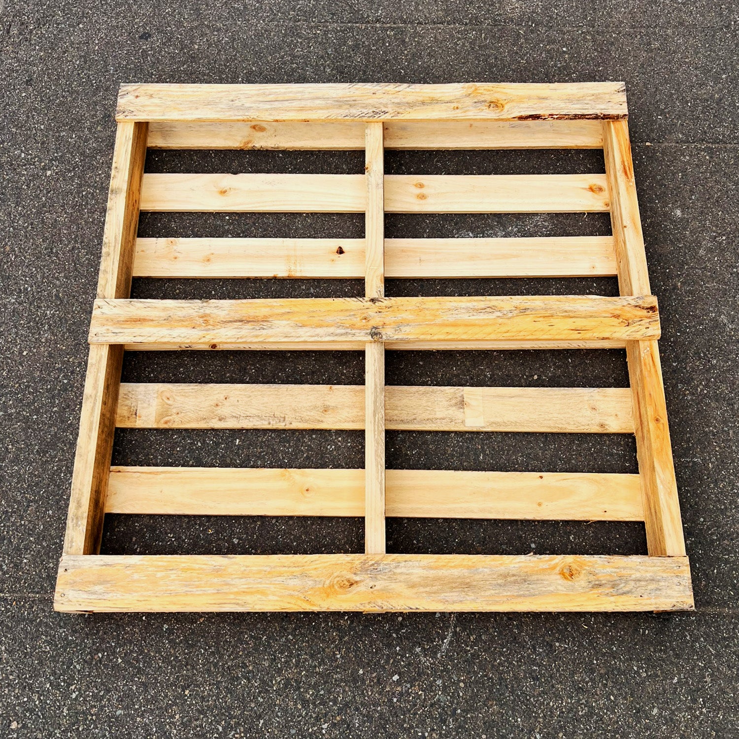 Lightweight Australian standard pallet from Top Pallets